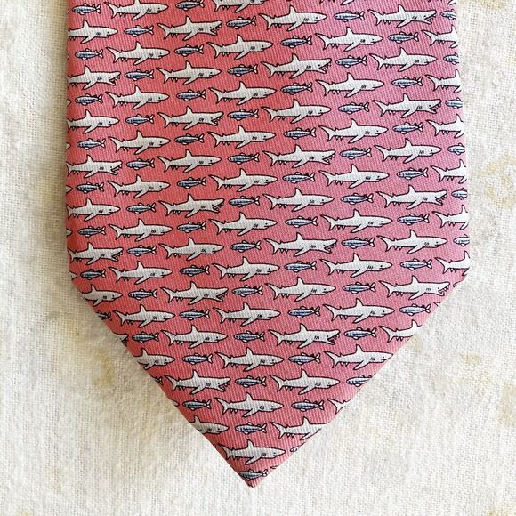 Vineyard Vines Shark Fish Print Tie 100% Silk Pink Rose USA Ocean Sea